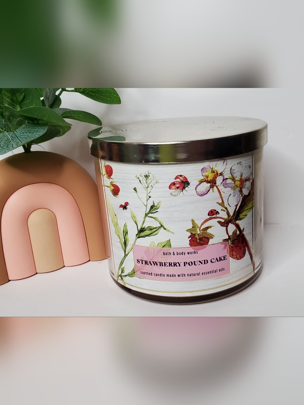 Bath And Body Works Candle Strawberry Poundcake Nwt
